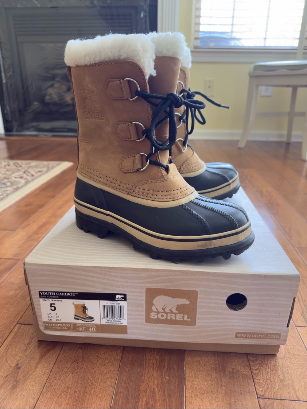 NEW in box - Sorel Youth Caribou Boots in Brown, Black and White Faux Fur Size 5